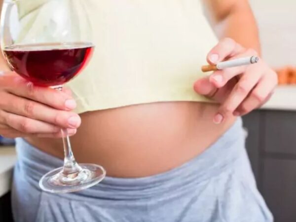 cigarette and drink at pregnant