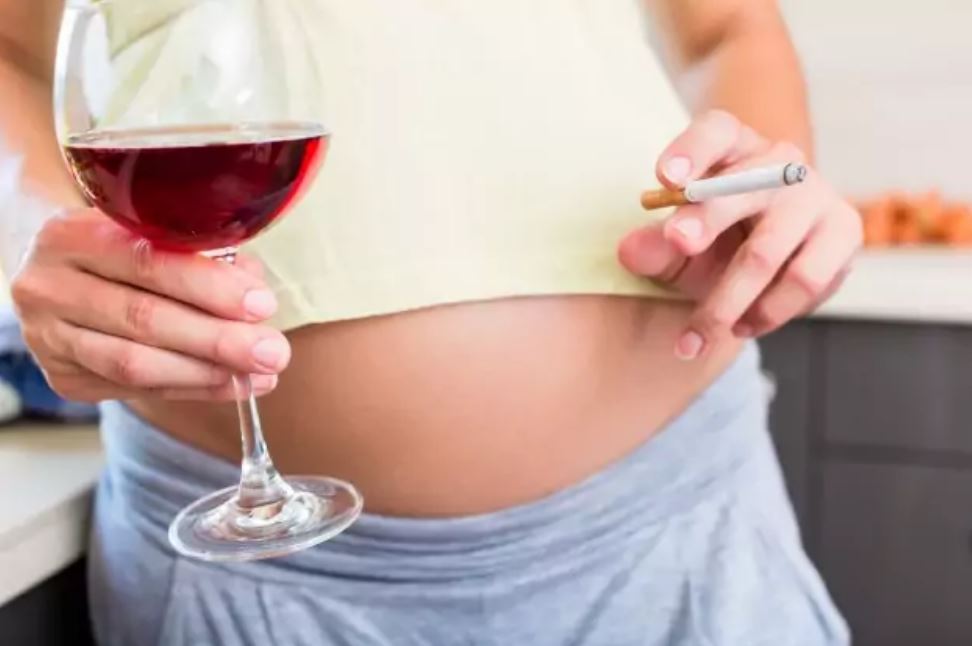 cigarette and drink at pregnant